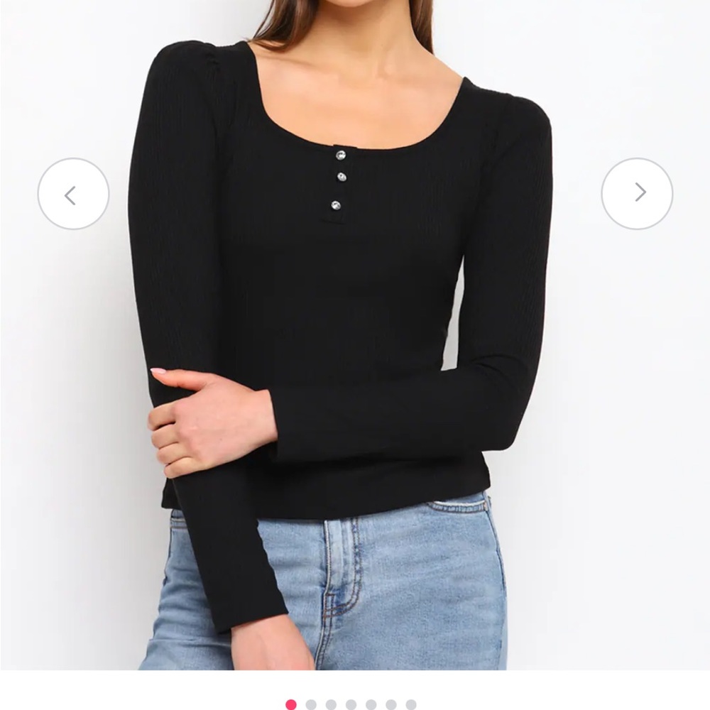 Black top with shoulder pads